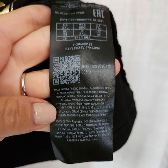 GUESS Men's Black and Gold Logo T-Shirt - Picture 3 of 4